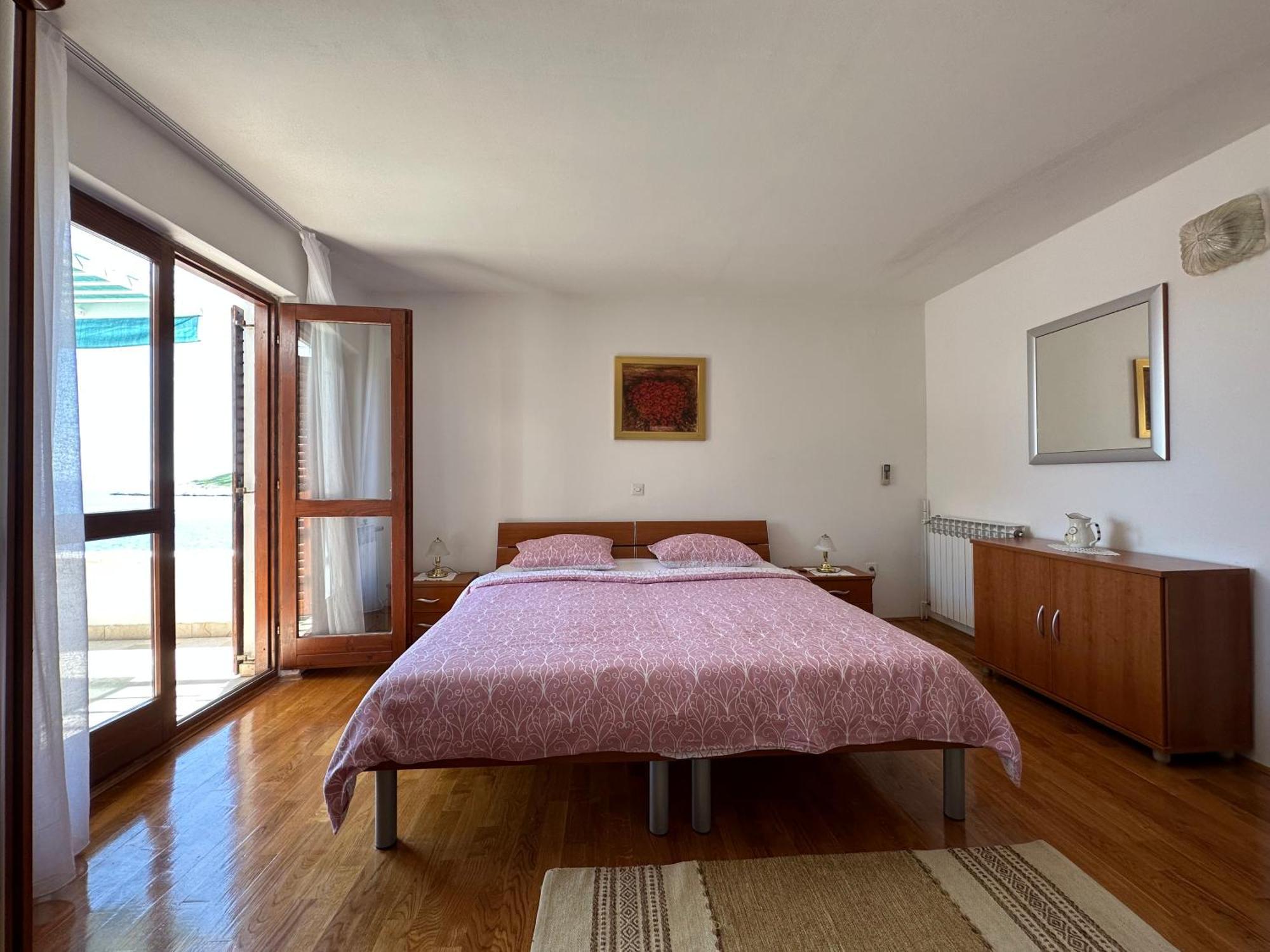 Porthos Apartament